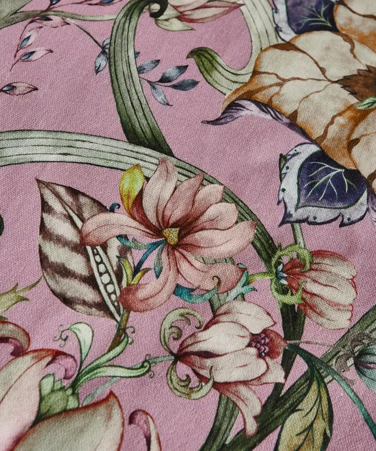 Nostalgic Nouveau Table Runner